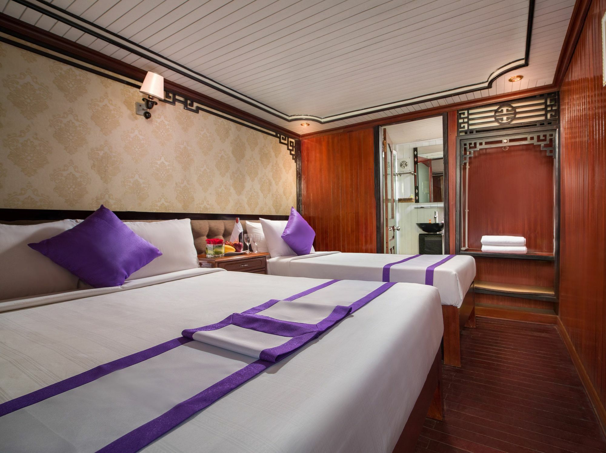 Halong Lavender Cruises Hotel ฮาลอง ภายนอก รูปภาพ