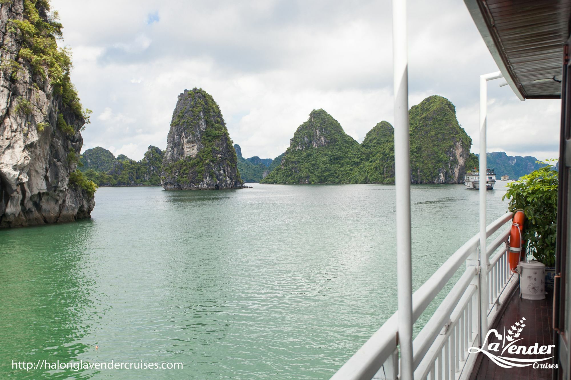 Halong Lavender Cruises Hotel ฮาลอง ภายนอก รูปภาพ