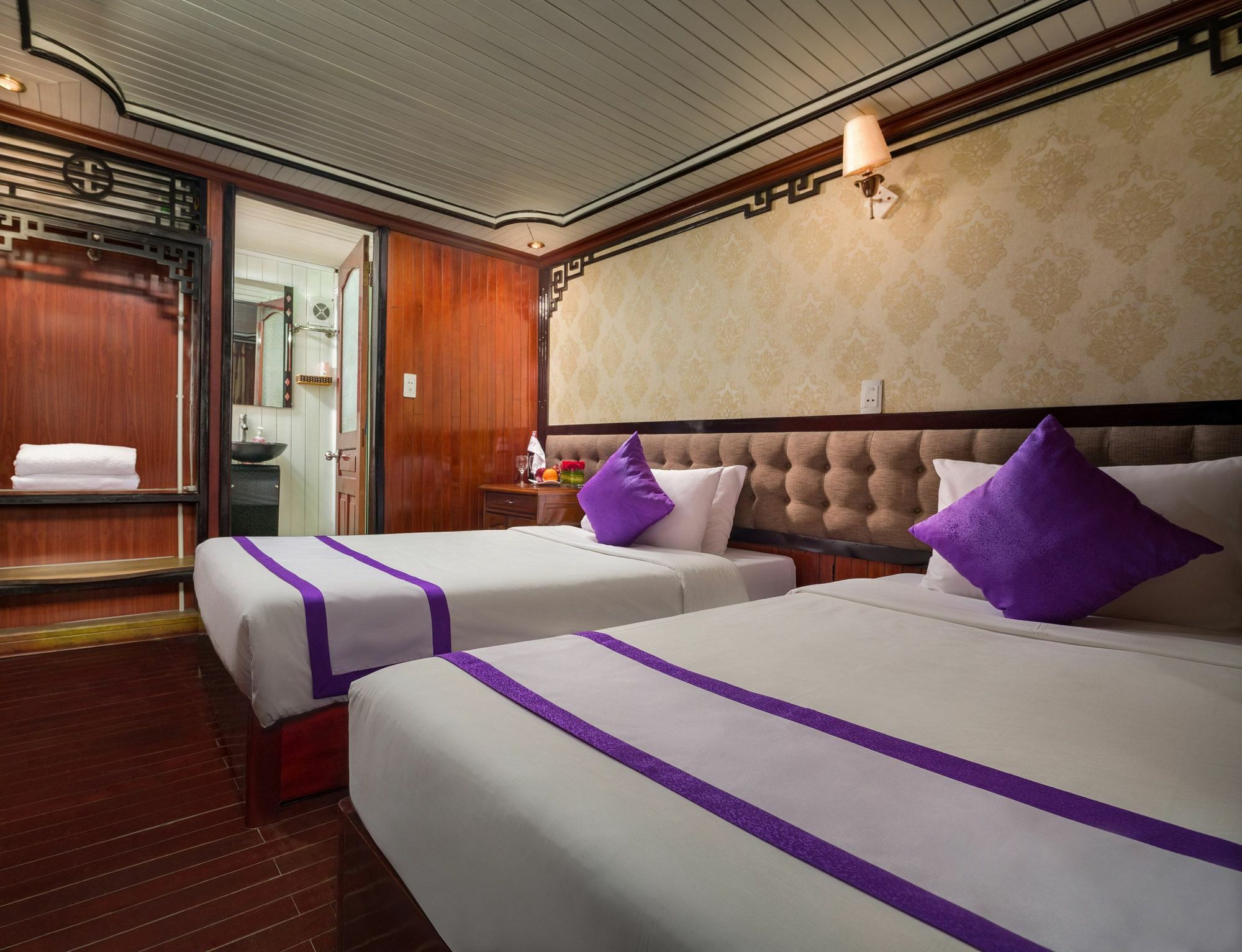 Halong Lavender Cruises Hotel ฮาลอง ภายนอก รูปภาพ