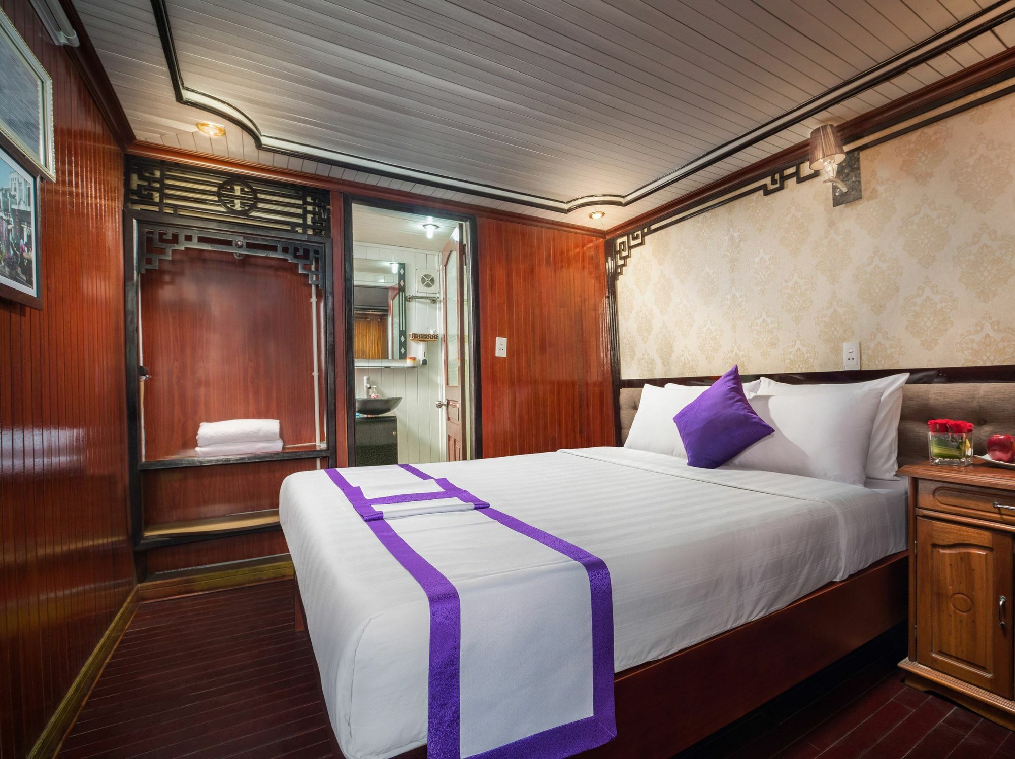 Halong Lavender Cruises Hotel ฮาลอง ภายนอก รูปภาพ